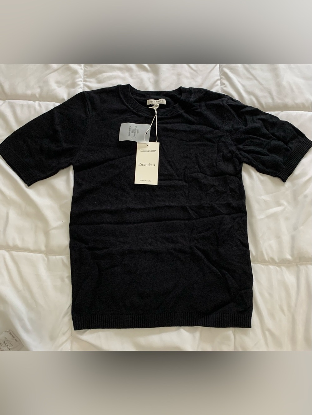 New dynamite sweater Tee Size Medium